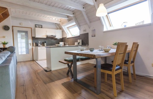 Dorumer Neufeld House | Vacation home Opi Huck Stroot 42 with a beautiful garden and close to the beach.