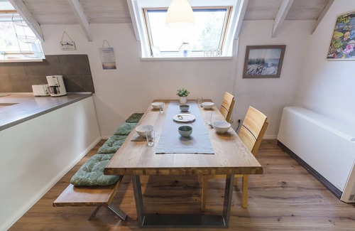 Dorumer Neufeld House | Vacation home Opi Huck Stroot 42 with a beautiful garden and close to the beach.
