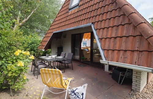 Dorumer Neufeld House | Vacation home Knechtsand 15, charming and at the cutter harbor.