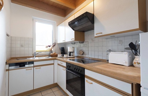 Dorumer Neufeld House | Vacation home Ellersiek. Inviting and at the harbor.