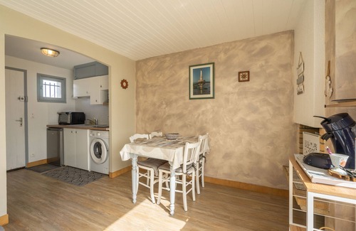 Saint-Palais-sur-Mer House | Vacation Home "Grande Côte" with Sea View, Private Terrace & Wi-Fi