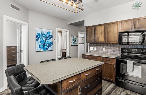 South Pandosy Condo | Vacation Haven At The Playa Del Sol Resort In Kelowna