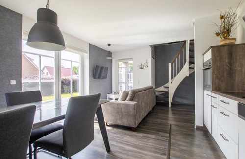 Tannenhausen House | Vacation home beach oasis at the lake
