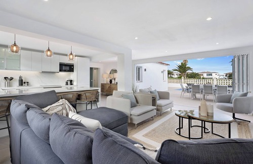 Complejo turistico Amarilla Golf Villa | Vacation Home "Villa Vista" with Sea View, Pool & Wi-Fi