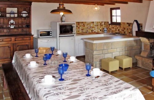 Plounevez-Lochrist House | Vacation home Entre Terre et Mer (PLR200) in Plounevez Lochrist - 4 persons, 3 bedrooms