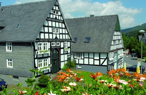 Assinghausen Apartment | Vacation home, 190 sqm, 5-6 bedrooms, terrace with garden furniture, max. 12 persons