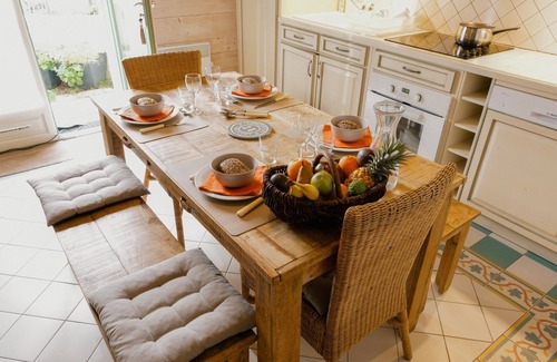 Longeves House | Vacation home/2 bedrooms/La Rochelle 15 min away/Walled garden/WIFI/Holiday vouchers