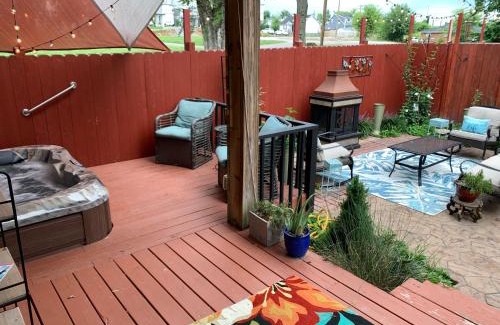 Buena Vista House | Vacation Home 5 Mins to Down Town 2 Bedrooms 2 Baths Garden Area Hot Tub
