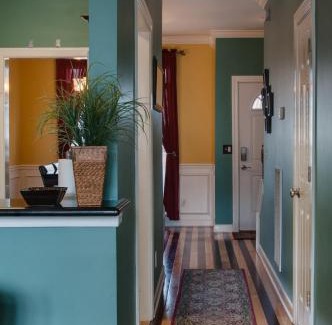 Buena Vista House | Vacation Home 5 Mins to Down Town 2 Bedrooms 2 Baths Garden Area Hot Tub