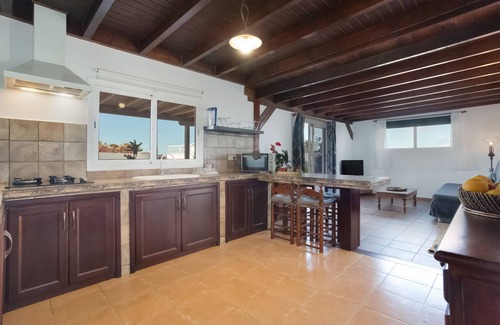 El Cuchillo House | Vacation Home 'Almar' with Sea View, Private Terrace and Wi-Fi