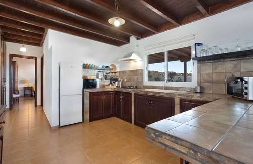 El Cuchillo House | Vacation Home 'Almar' with Sea View, Private Terrace and Wi-Fi