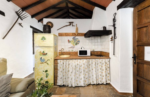 Los Angeles House | Vacation Home "Apartamento Cortijo Rural Las Aves" with Mountain View & Shared Pool