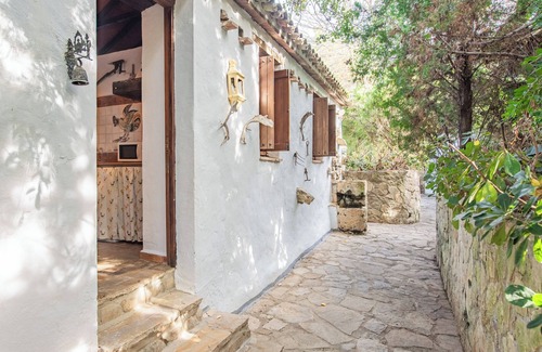 Los Angeles House | Vacation Home "Apartamento Cortijo Rural Las Aves" with Mountain View & Shared Pool