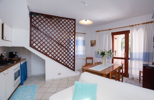 Agrustos House | Vacation Home "Appartamento Della Sughereta" with Sea View, Terrace & Wi-Fi