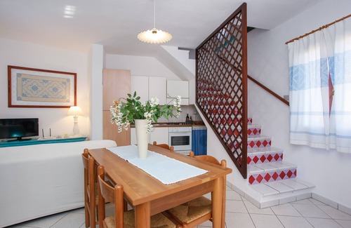 Agrustos House | Vacation Home "Appartamento Della Sughereta" with Sea View, Terrace & Wi-Fi