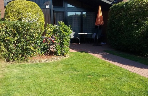 Fedderwardersiel House | Vacation home bungalow, one floor, fenced garden, dog allowed, 2 parking spaces