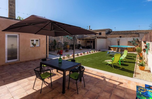 Ariany House | Vacation Home Cas Padri Pep with Pool, Wi-Fi, Garden & Terrace