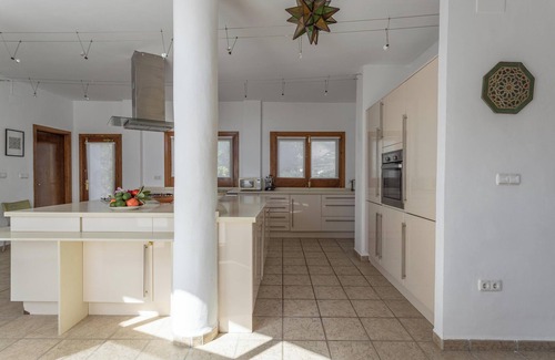 Almunecar House | Vacation Home "Casa Laura" with Mountain View, Pool, Garden, A/C & Wi-Fi