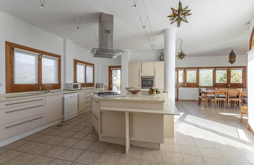 Almunecar House | Vacation Home "Casa Laura" with Mountain View, Pool, Garden, A/C & Wi-Fi