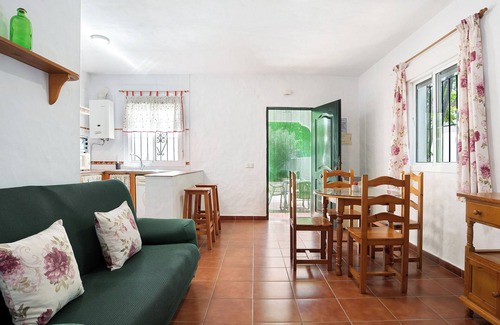 Conil de la Frontera House | Vacation Home "Casa Paqui 2" with Shared Pool, Private Terrace & Wi-Fi