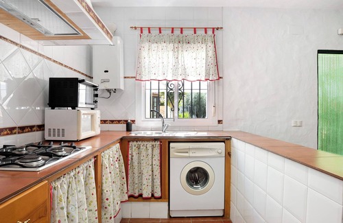 Conil de la Frontera House | Vacation Home "Casa Paqui 2" with Shared Pool, Private Terrace & Wi-Fi