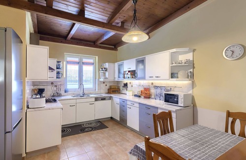 Liznjan House | Vacation home Cherry by Interhome