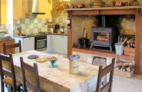 Saint-Chamarand House | Vacation home Durand (SAH410) in Saint Chamarand - 6 persons, 3 bedrooms