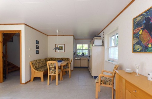 Ostseebad Prerow House | Vacation home in Prerow up to 5 p., close to the forest, detached, garden, pets allowed, WLAN