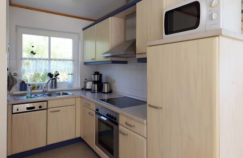 Ostseebad Prerow House | Vacation home in Prerow up to 5 p., close to the forest, detached, garden, pets allowed, WLAN