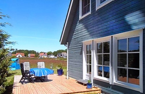 Ostseebad Prerow House | Vacation home in Prerow up to 5 p., close to the forest, detached, garden, pets allowed, WLAN