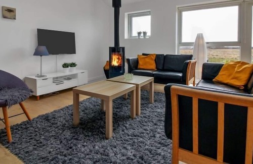 Grønhøj House | Vacation home "Elianna" - 1.6km from the sea in NW Jutland in Løkken - 6 persons, 3 bedrooms