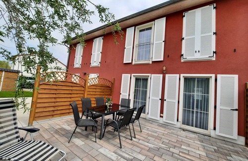 Mucheln House | Vacation Home "Emelie Geiseltalsee" with Lake View, Shared Terrace & A/C