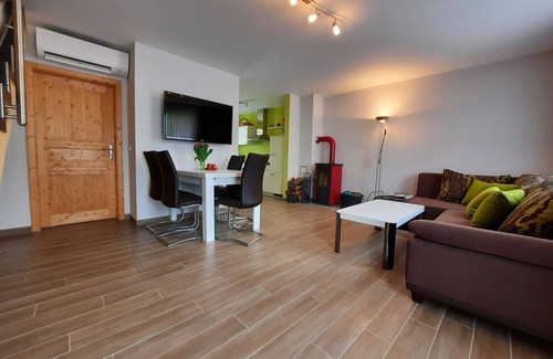 Mucheln House | Vacation Home "Emelie Geiseltalsee" with Lake View, Shared Terrace & A/C