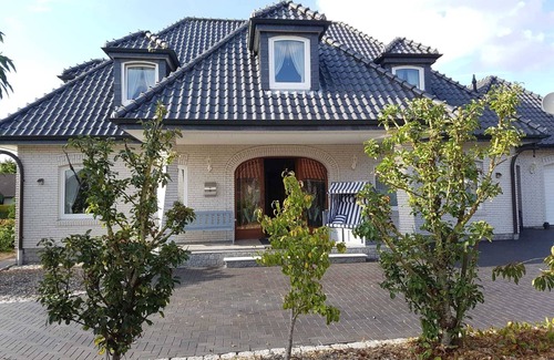 Bunde House | Vacation home Gesine 25193 - Holiday home Gesine