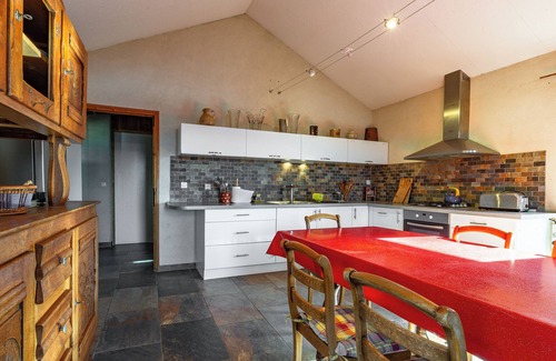 Gluiras House | Vacation Home "Gte De Chapelèche Les Glycines" with Private Terrace, Balcony & Wi-Fi
