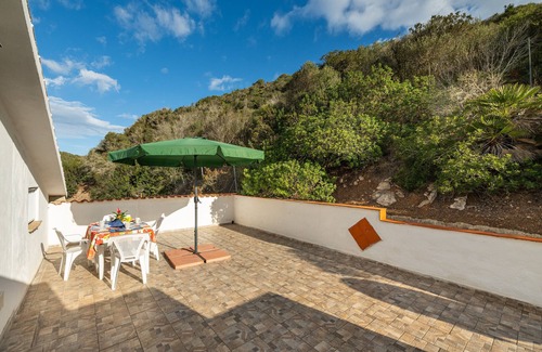 Sant'Antioco House | Vacation Home 'Il Lentischio - Rosmarino' in Cala Lunga 200 Metres from the Sea
