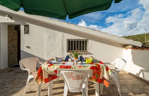 Sant'Antioco House | Vacation Home 'Il Lentischio - Rosmarino' in Cala Lunga 200 Metres from the Sea