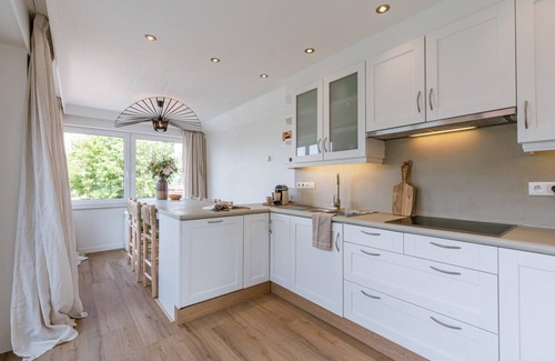 Lapscheure House | Vacation Home in Damme With Sunny Garden and Views