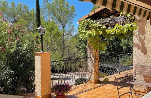 Gareoult Ski Chalet | Vacation home in Garéoult, a picturesque village in the south of France