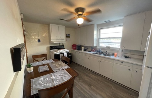 Eminence House | Vacation Home in the heart of eminence