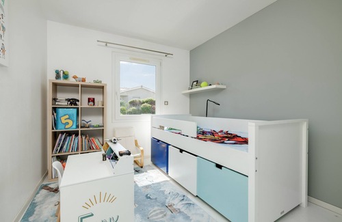 Sadirac House | Vacation Home "L Entre2mers" with Private Terrace, Tennis Court & Wi-Fi