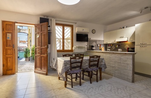 Sassari Apartment | Vacation Home "La Casetta Bianca" with Air Conditioning & Wi-Fi