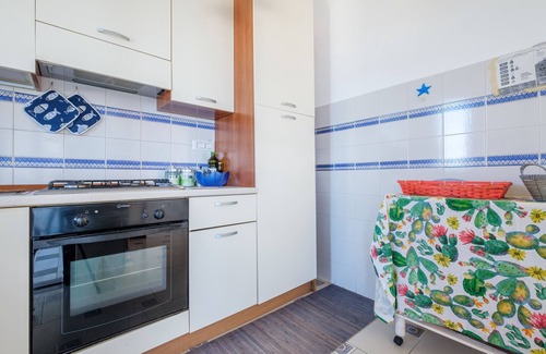 Rometta Marea House | Vacation Home "La Casa di Giò" with Private Terrace, Shared Garden & Tennis Court
