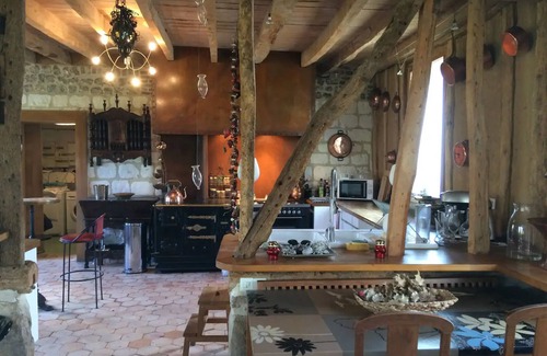 Canouville House | Vacation Home "Les Herbes Folles" with Wi-Fi and Garden