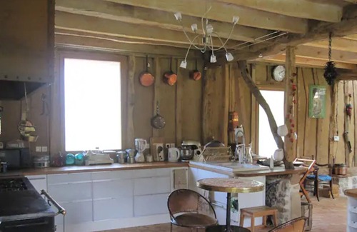 Canouville House | Vacation Home "Les Herbes Folles" with Wi-Fi and Garden