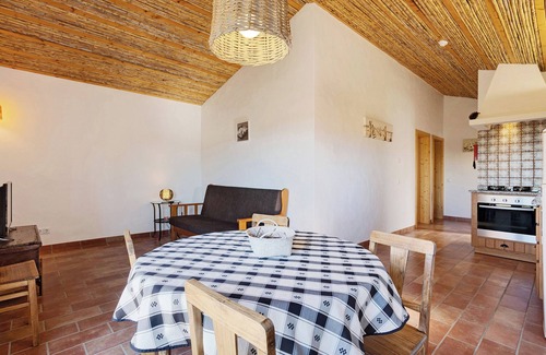 Camarate House | Vacation Home Monte do Tanoeiro - Casa Adega with Wi-Fi & Garden