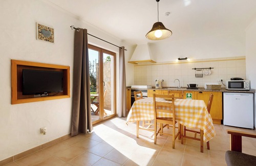 Camarate House | Vacation Home Monte do Tanoeiro - Casa Tonel with Wi-Fi & Garden