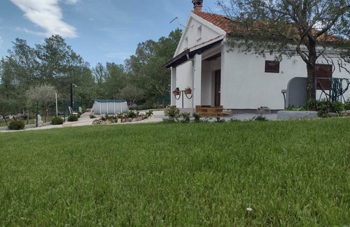 Mrgani House | Vacation home near Rovinj quiet location with large garden, terrace, WLAN