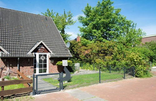 Holm House | Vacation home Ostseerobbe with terrace in Schönberg