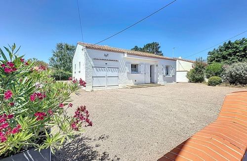 Tharon-Plage House | Vacation home Ryff by Interhome